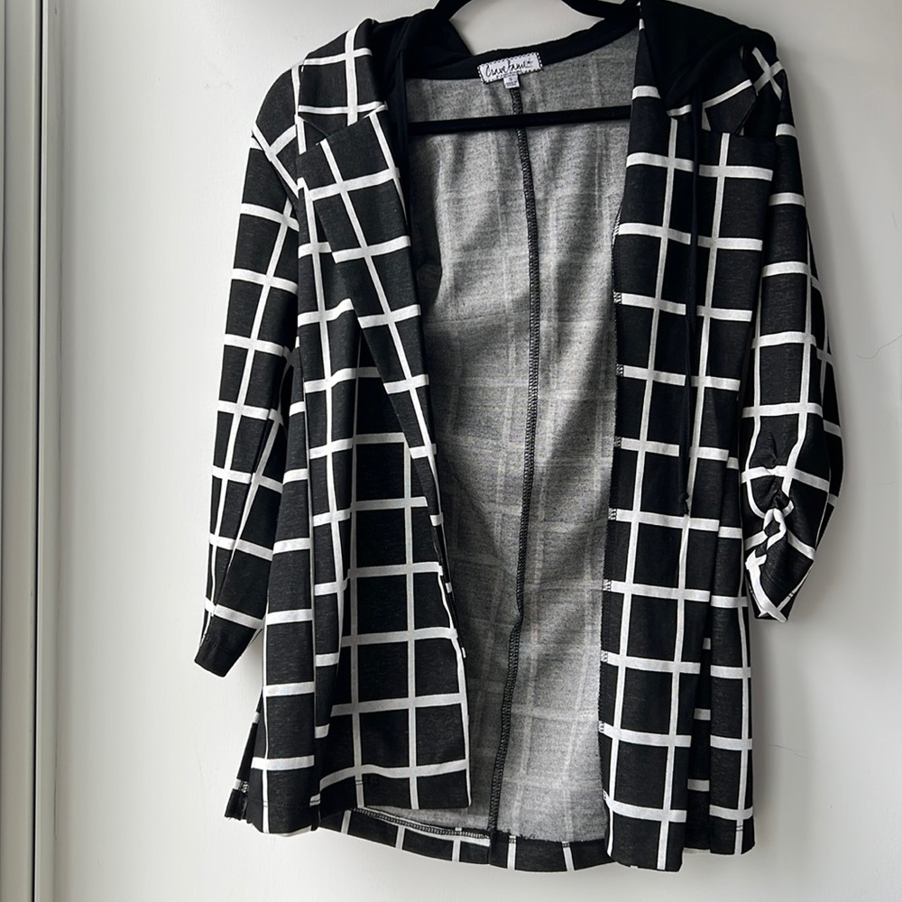 Crave Frame Patterned black and white hooded sweater small nwot